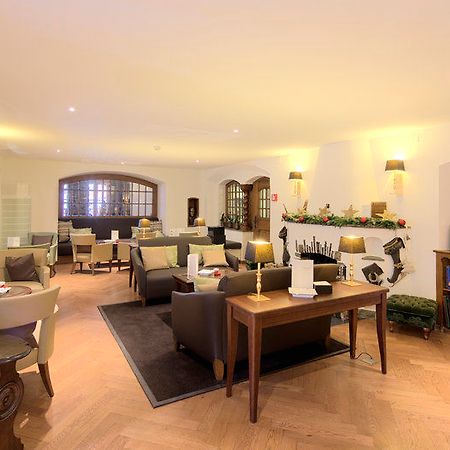 Le Petit Cervin Ξενοδοχείο Ζερμάτ Εστιατόριο φωτογραφία The lounge at the airport