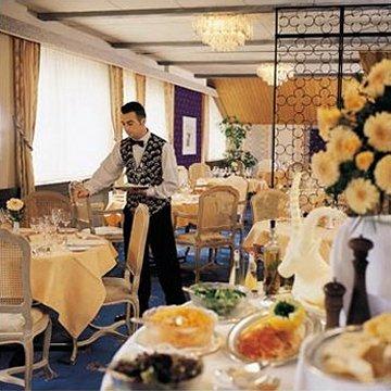 Le Petit Cervin Ξενοδοχείο Ζερμάτ Εξωτερικό φωτογραφία A restaurant in a cruise ship